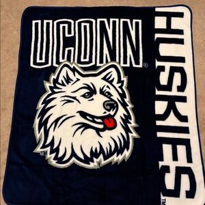 UCONN Huskies plush fleece blanket